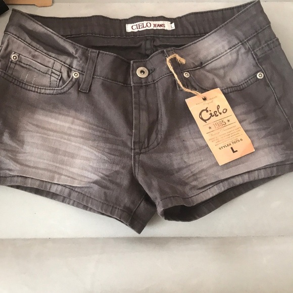 Pants - NWT Cielo shorts